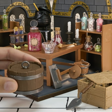 MGA's Miniverse Make It Mini Potions Class, Harry Potter Mini Collectibles, Building Set, 100+ Pieces, DIY, Resin, 8+