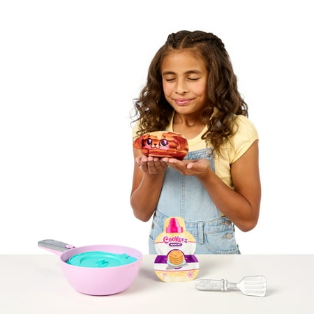 Cookeez Makery Pancake Treatz. Mix & Flip a Plush Best Friend! Scented, Interactive Plush, Ages 5+