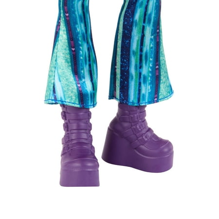 Disney Descendants: The Rise of Red Fashion Doll & Accessory - Uliana, Younger Sister of Ursula