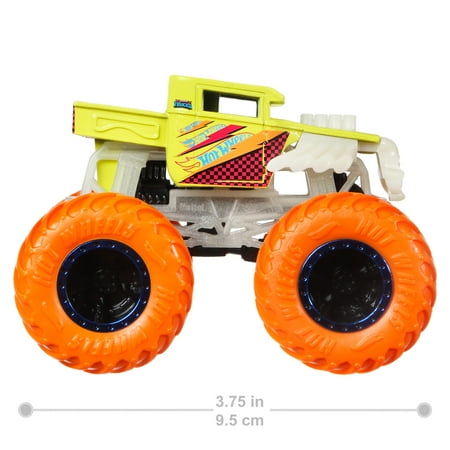 Hot Wheels Monster Trucks Die-Cast 1:64 Scale Toy Truck that Glows in the Dark (Styles May Vary)