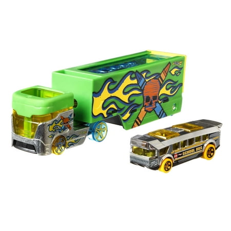 Hot Wheels Super Rigs, 1:64 Scale Toy Car and Matching Transporter, 2 Vehicles (Styles May Vary)