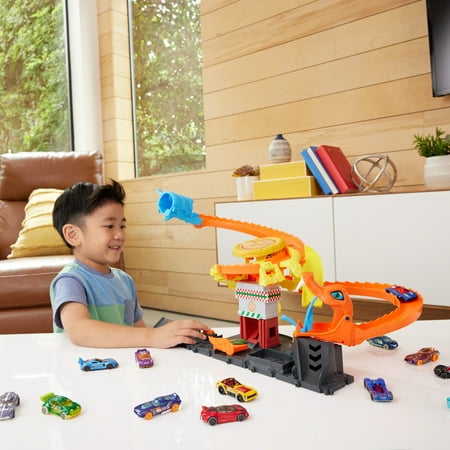 Hot Wheels City Track Set Pizza Slam Cobra Attack Playset with 1:64 Scale Toy Car for Kids, 24.51 in