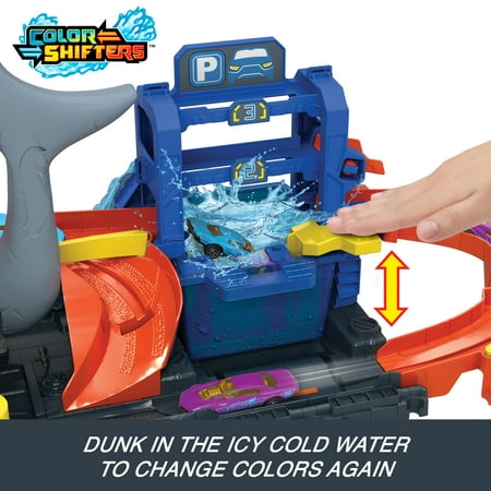 Hot Wheels City Ultra Shark Car Wash with Color Reveal Toy Car in 1:64 Scale, Ages 3-8, 8.34 in