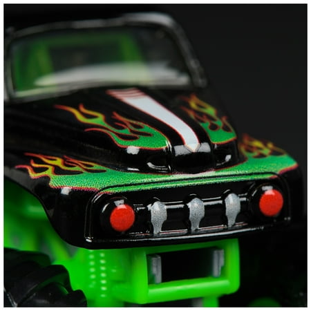 Monster Jam, Official Grave Digger Monster Truck, Die-Cast Vehicle, 1:64 Scale, Kids Toys for Boys Ages 3 and up