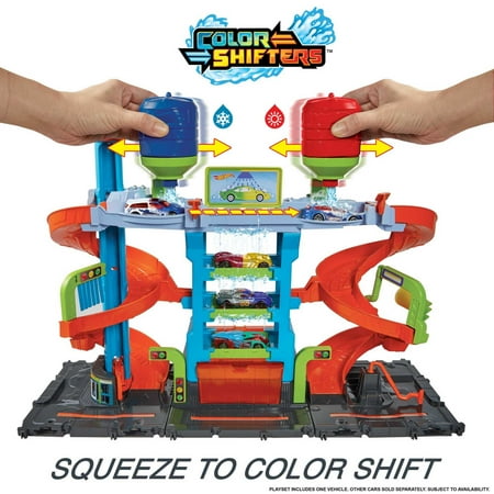 Hot Wheels City Mega Car Wash Playset with 1 Toy Color Shifters Car in 1:64 Scale, 7.01 in