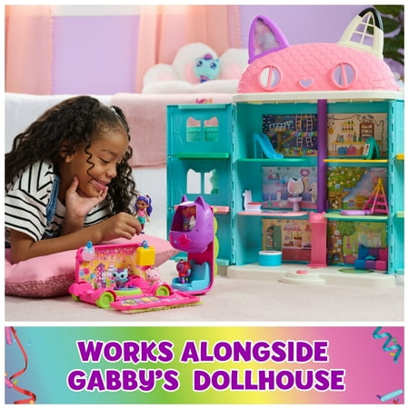 Gabby?s Dollhouse, Celebration Party Bus Transforming Vehicle Playset with Gabby & DJ Catnip Toy Figures