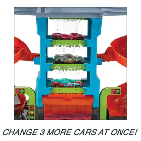 Hot Wheels City Mega Car Wash Playset with 1 Toy Color Shifters Car in 1:64 Scale, 7.01 in
