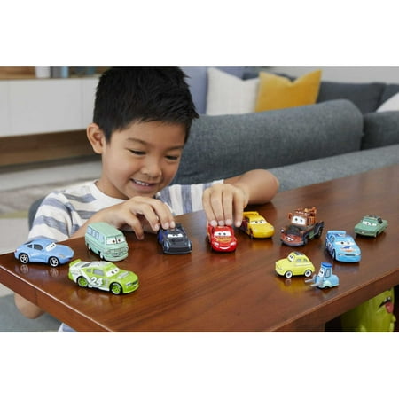 Disney Pixar Cars Die-Cast Vehicle 10-Pack, Collectible Set of 1:55 Scale Toy Cars