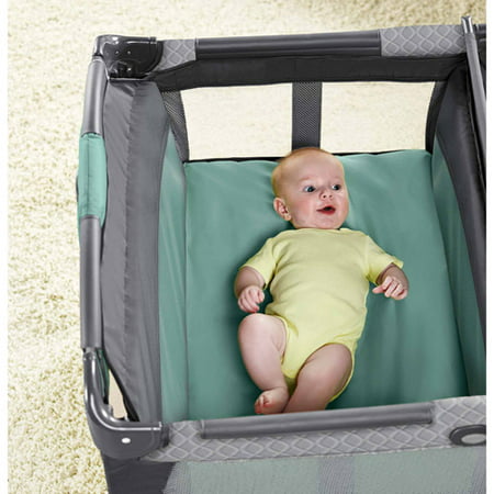 Graco Pack 'n Play Change 'n Carry Playard with Bassinet, ManorManor,