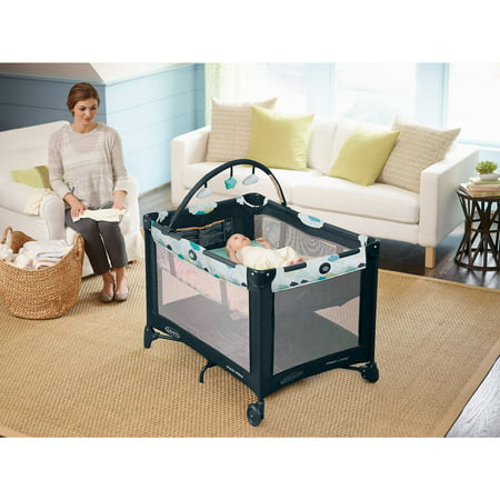 Graco Pack 'n Play On the Go Playard with Bassinet, StratusStratus,