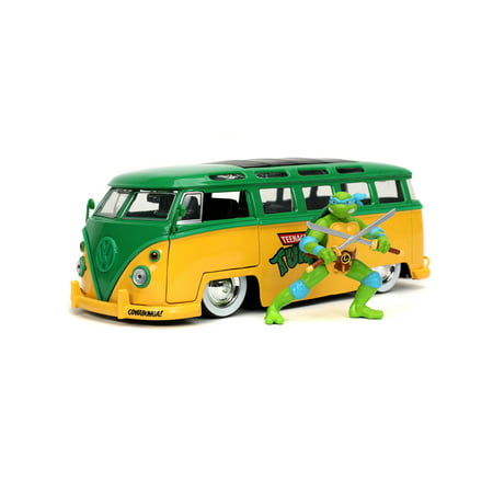Jada Toys 1962 Volkswagen Bus Vehicle Playset (2 Pieces)